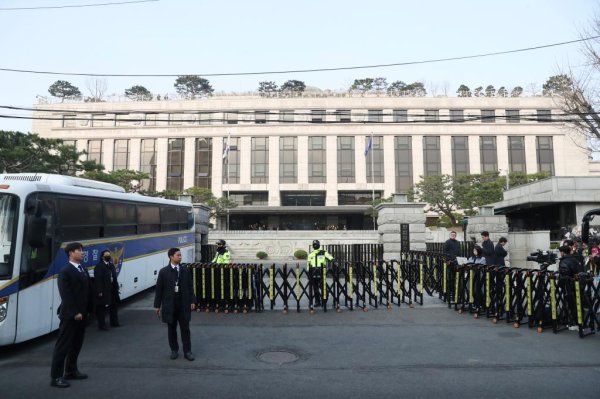 富明配资 尹锡悦被罢免后命运将如何 谁可能成为韩国下届总统