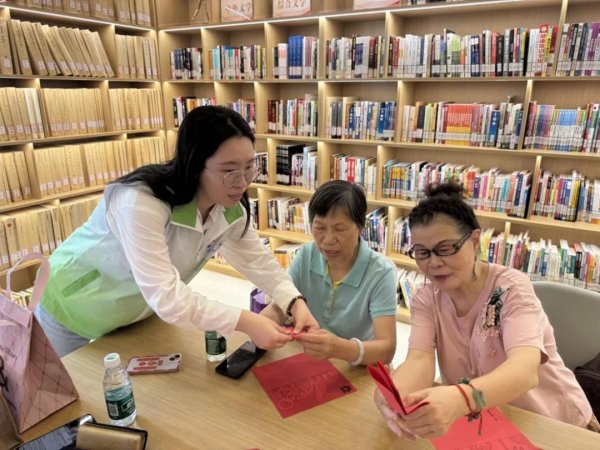 达麟操盘 甘泉路街道医校社协同服务，为老年友好社区注入青春动能